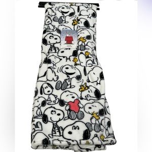 NWT Peanuts Blacket Throw Extra Long Super Soft Hearts